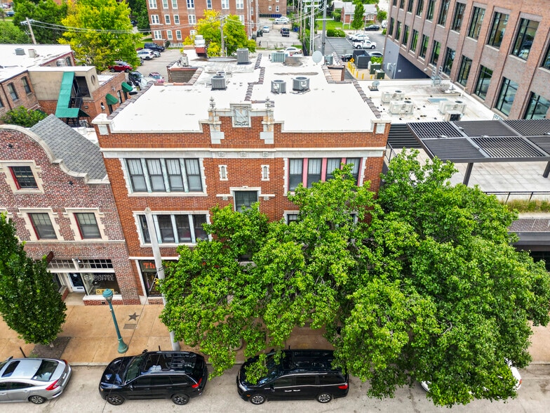 More Photos Of 6223 Delmar Blvd, University City Apartments For Lease