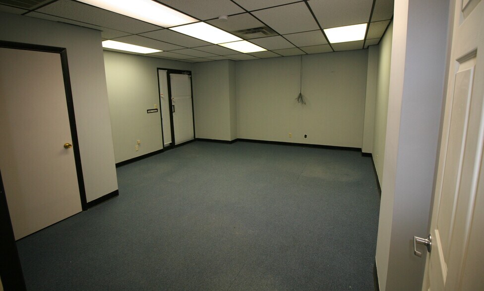 More Photos Of 300 E Broadway, Logansport Apartments For Lease