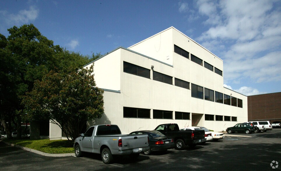 More Photos Of 1901 NW Military Hwy, San Antonio Office For Sale