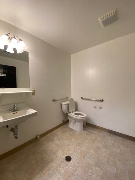 More Photos Of 2801 Bertholet Blvd, Valparaiso Office For Sale