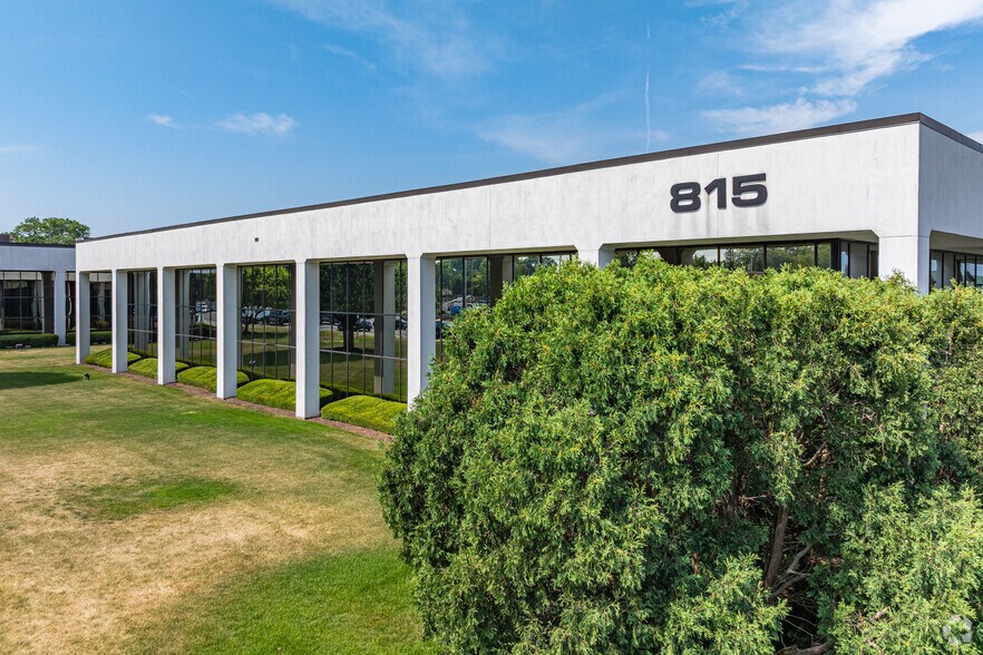 More Photos Of 815 N Larkin Ave, Joliet Office For Sale