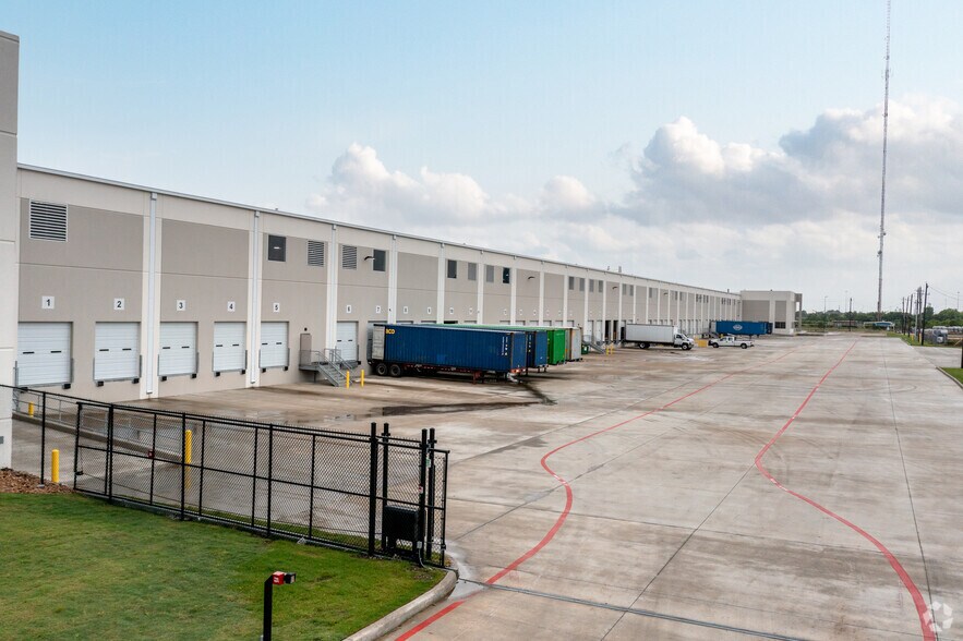 More Photos Of 645 Independence Pky, Deer Park Distribution For Lease