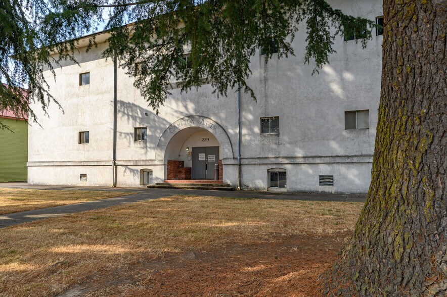 Primary Photo Of 229 E Monroe St, Carlton Apartments For Sale