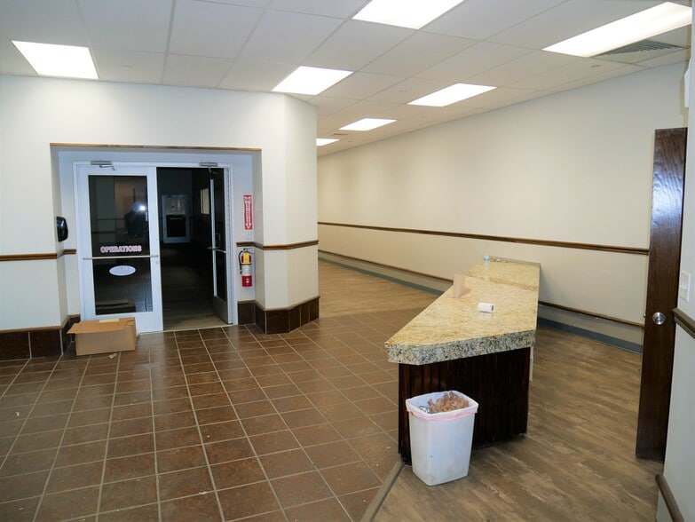 More Photos Of 105 Maple St, Rossville Light Distribution For Sale