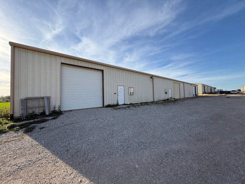 More Photos Of 900 Utility Rd, Sanger Unknown For Lease