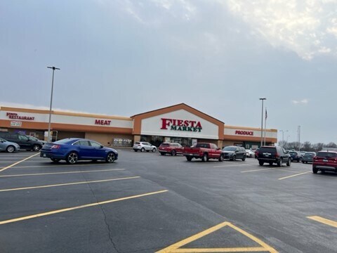 More Photos Of 390 W Chrysler Dr, Belvidere Storefront For Sale