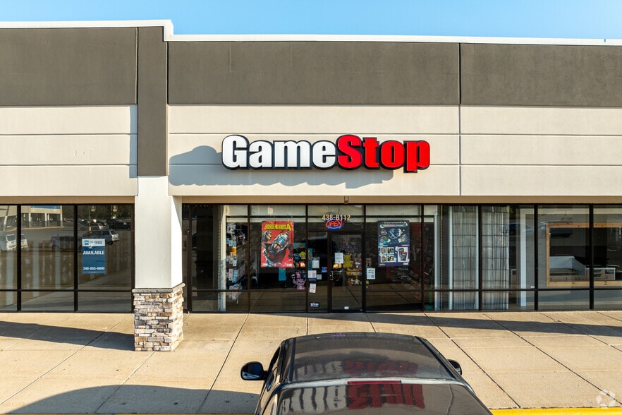 More Photos Of 438-462 E Edgewood Blvd & SEC American Rd & E Edgewood Blvd, Lansing Storefront For Lease