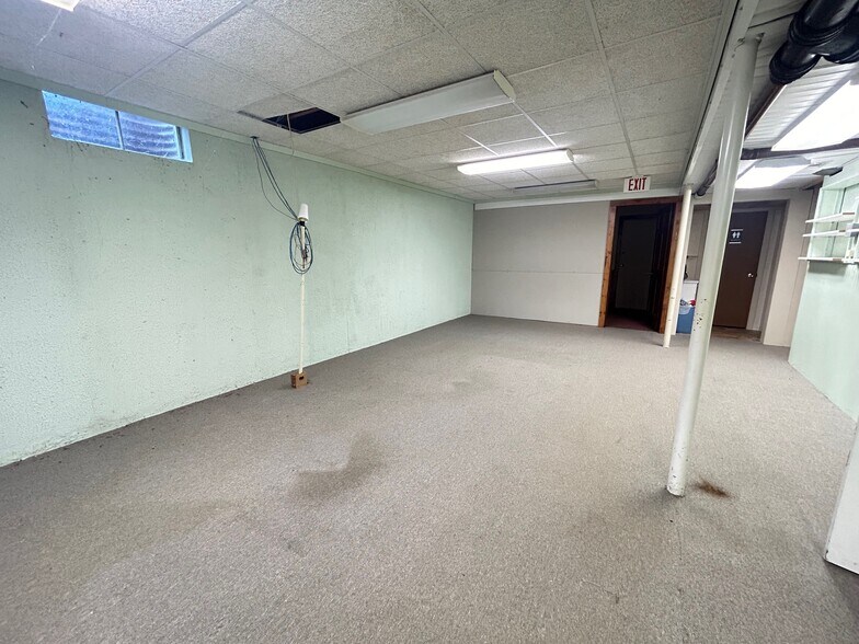 More Photos Of 1320 Granville Rd, Newark Medical For Sale