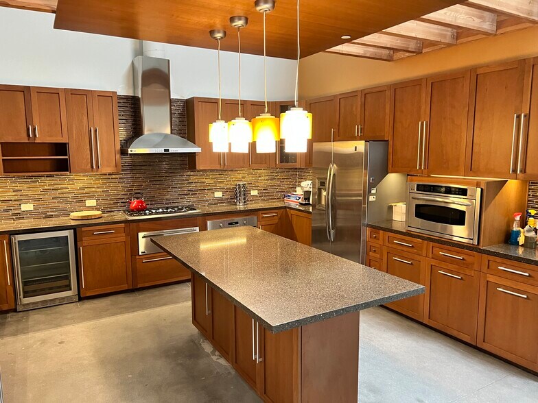 More Photos Of 9551-9591 Irvine Center Dr, Irvine Research And Development For Lease