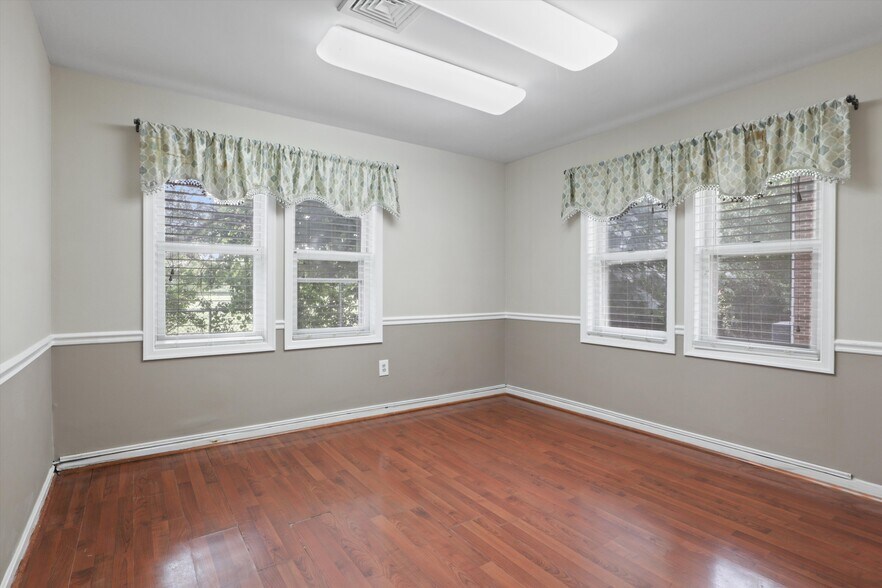 More Photos Of 2106 Gallows Rd, Vienna Office For Lease