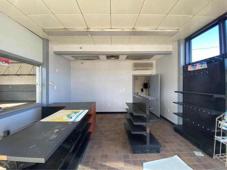 More Photos Of 70 Lafayette Rd, North Hampton Service Station For Lease