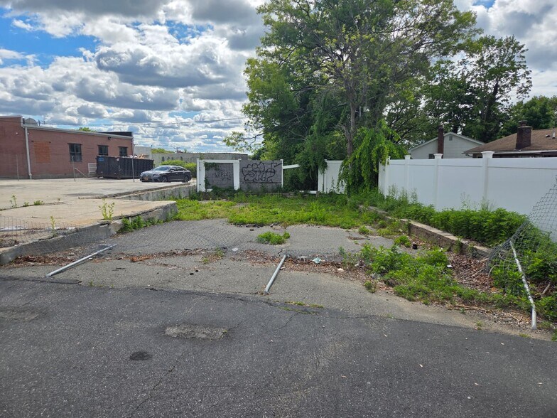 More Photos Of 691 E Jericho Tpke, Huntington Station Land For Sale