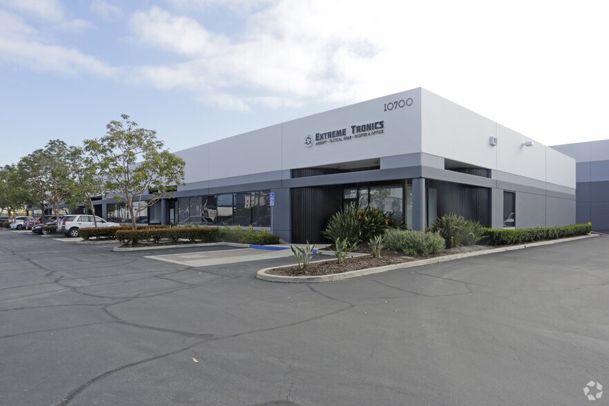 More Photos Of 10700-10710 Norwalk Blvd, Santa Fe Springs Light Distribution For Lease