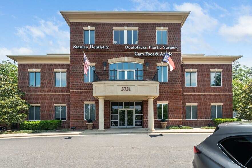 More Photos Of 3731 NW Cary Pky, Cary Medical For Sale