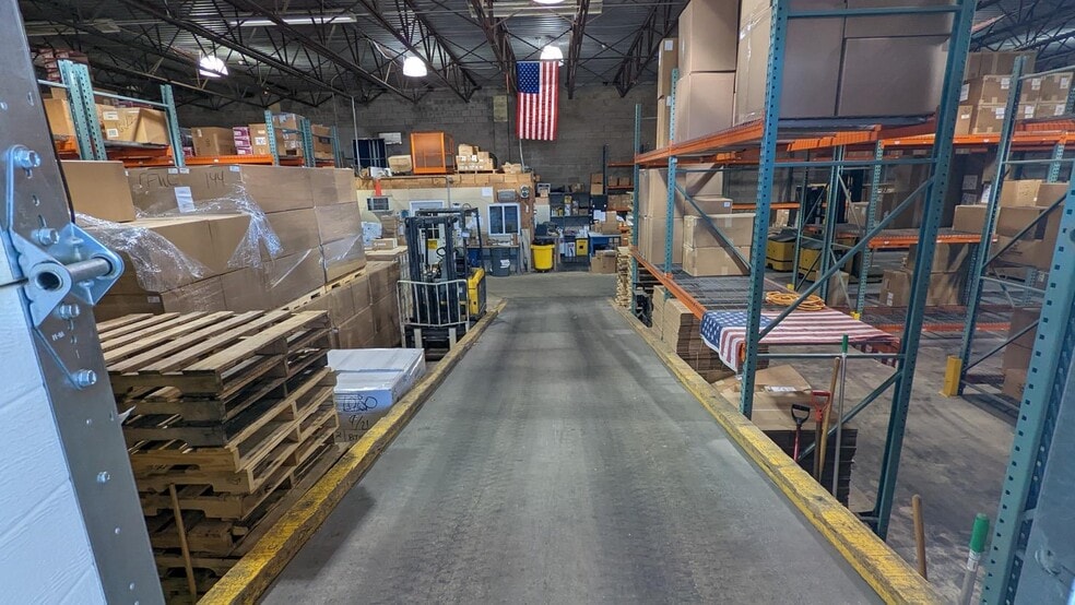 More Photos Of 426 Madison Ave, Woodbine Warehouse For Sale