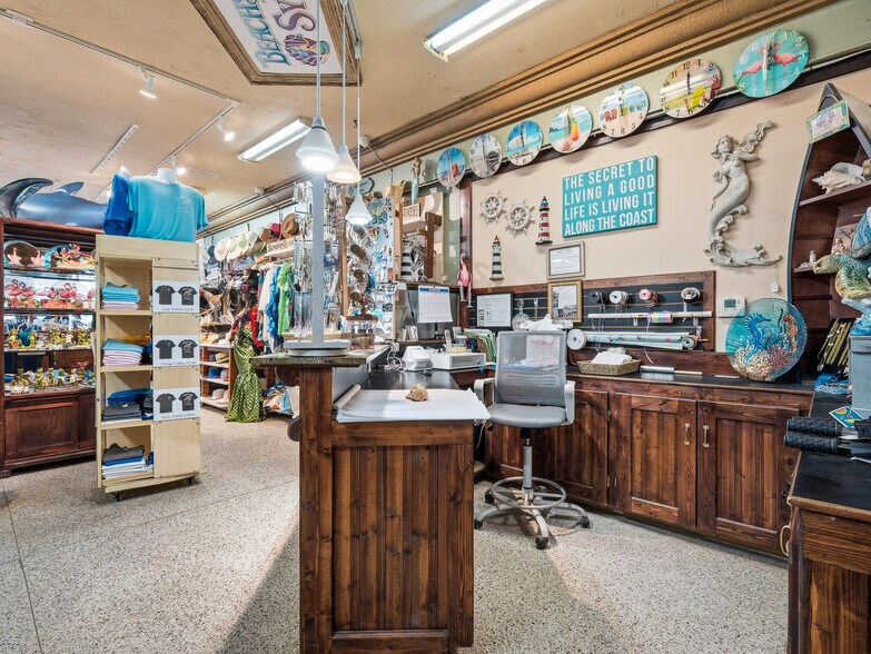 More Photos Of 415 Flagler Ave, New Smyrna Beach Storefront For Sale