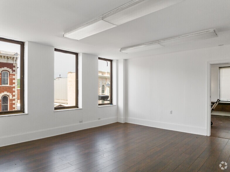 More Photos Of 931 Noble St, Anniston Office For Sale