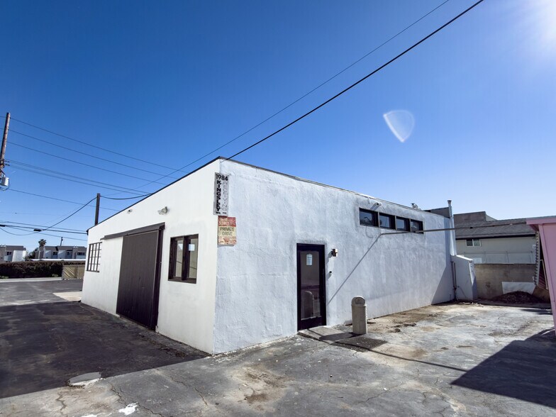 More Photos Of 1984 Placentia Ave, Costa Mesa General Retail For Sale