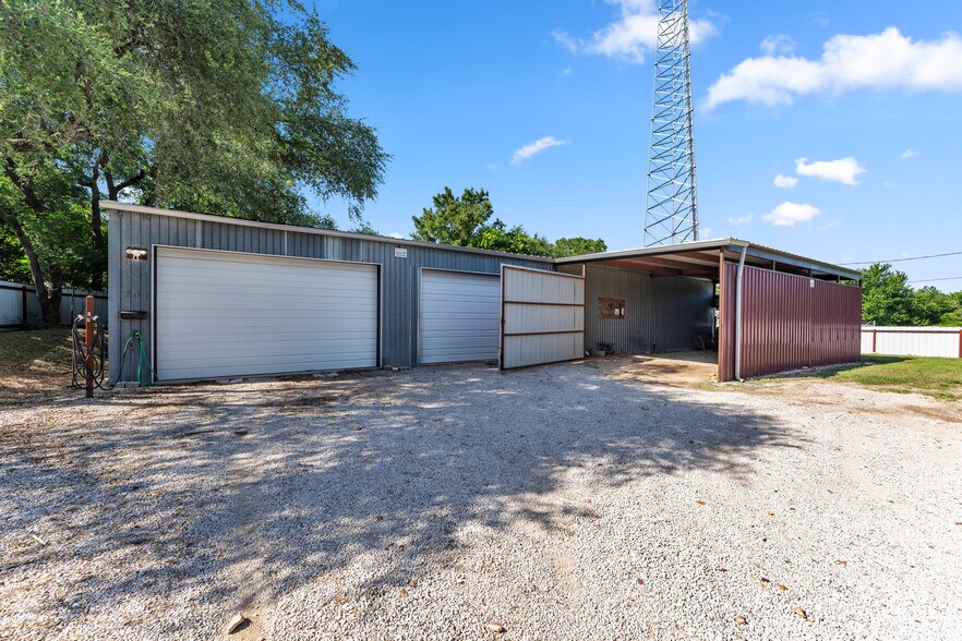 More Photos Of 201 W 9th St, Burnet Warehouse For Sale