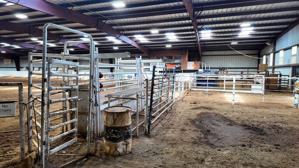 More Photos Of 99 Stacks Dr, Damascus Horse Stables For Sale