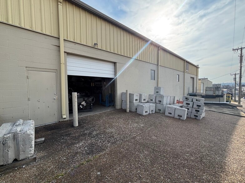 More Photos Of 2403 Kline Ave, Nashville Warehouse For Lease