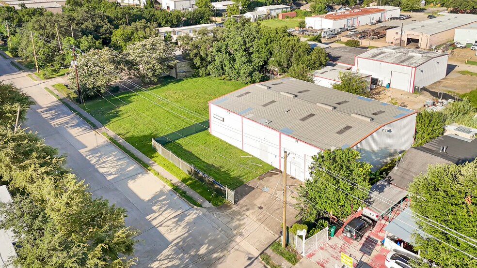 More Photos Of 1106 Witter St, Pasadena Industrial For Sale