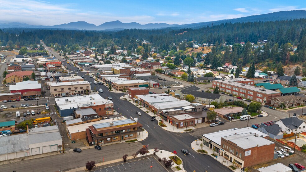 Primary Photo Of 220 E 1st St, Cle Elum General Retail For Sale