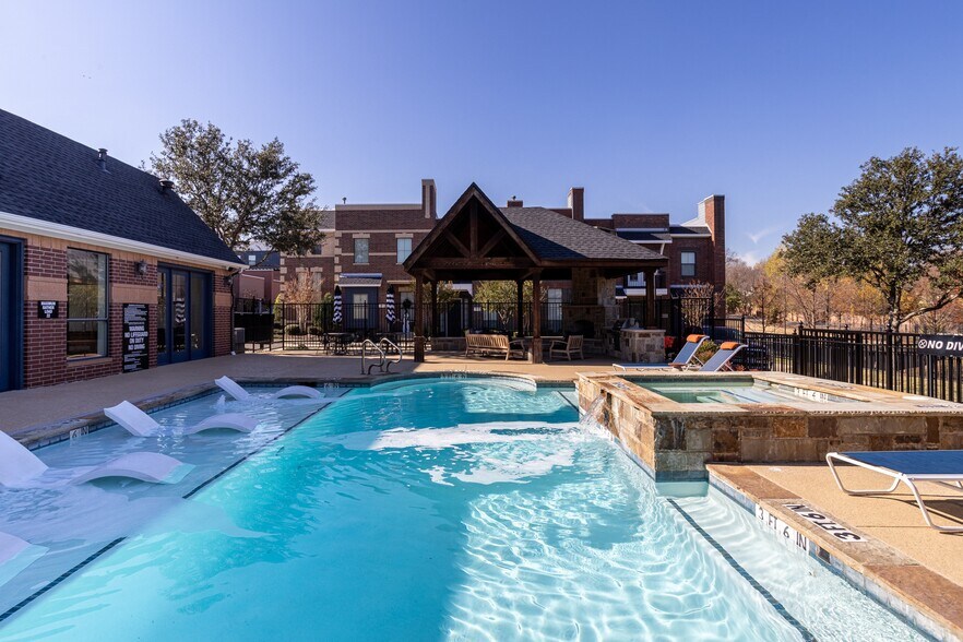 More Photos Of 2570 Justin Rd, Highland Village Unknown For Lease