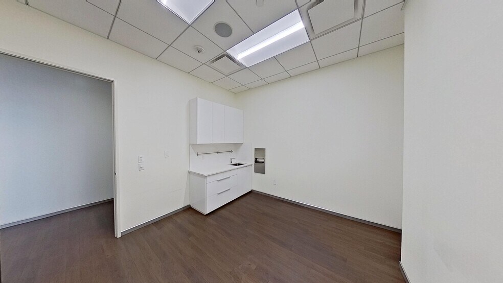 More Photos Of 520 Deep Valley Dr, Rolling Hills Estates Hospital For Lease