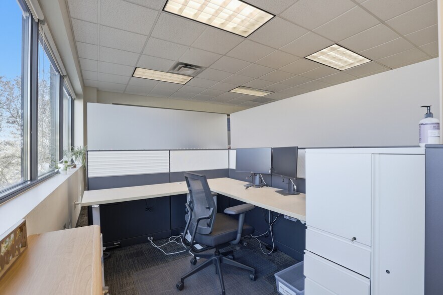 More Photos Of 3911 Castlevale Rd, Yakima Office For Lease