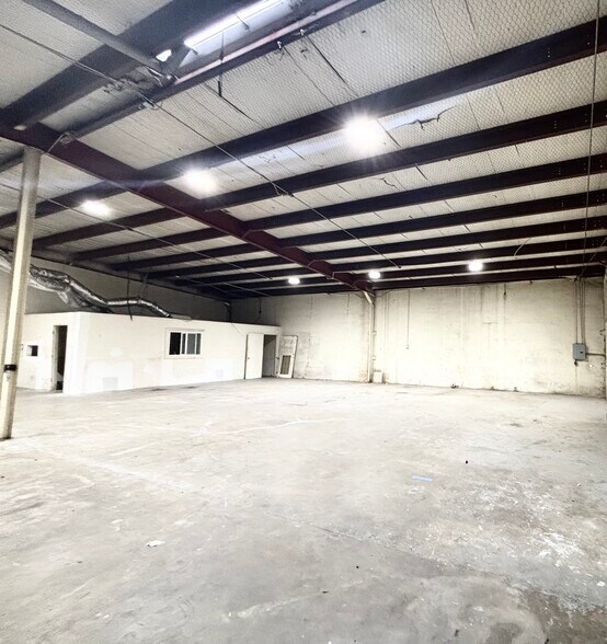 More Photos Of 8922 Frey, Houston Warehouse For Lease