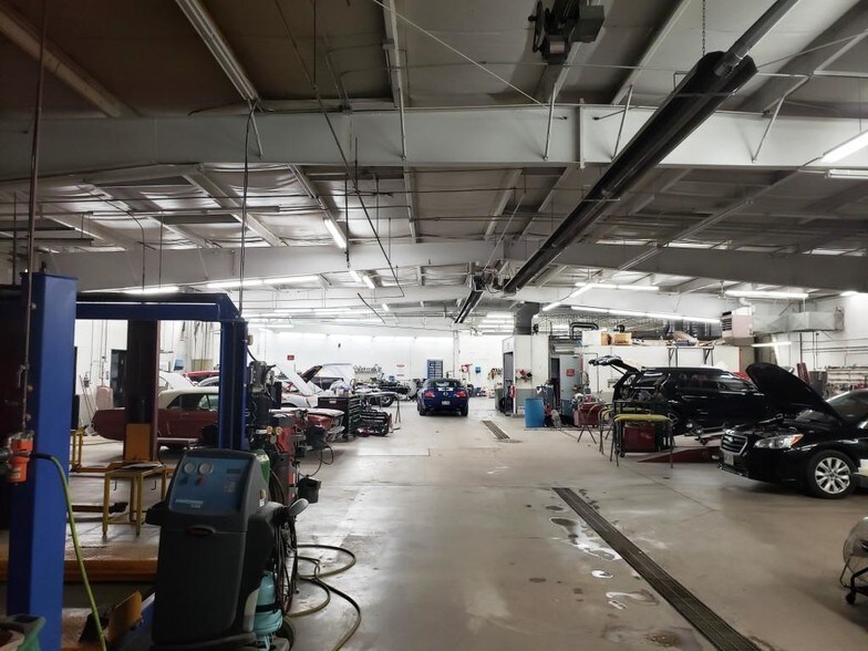 More Photos Of 705 Cardinal Ln, Hartland Auto Repair For Sale