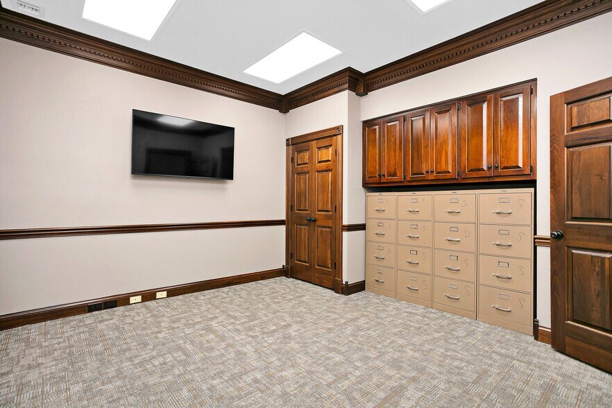 More Photos Of 103 W Main St, Lebanon Office Residential For Lease