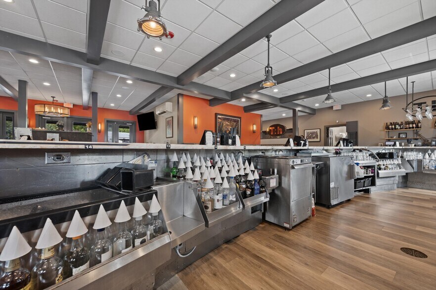 More Photos Of 514 NW Dixie Hwy, Stuart General Retail For Sale