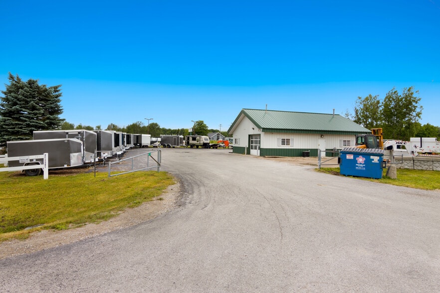 More Photos Of 981 Blue Star Dr, Traverse City Auto Repair For Sale