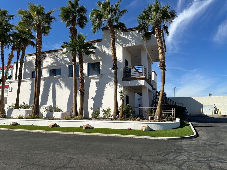 More Photos Of 8100 W Sahara Ave, Las Vegas Storefront Retail Office For Lease