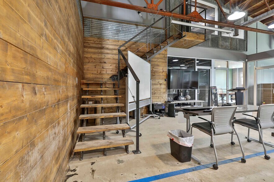 More Photos Of 147 Jackson St, Newnan Freestanding For Lease