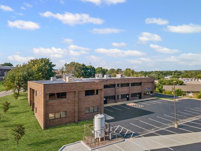 More Photos Of 2800 NE Kendallwood Pky, Gladstone Office For Lease