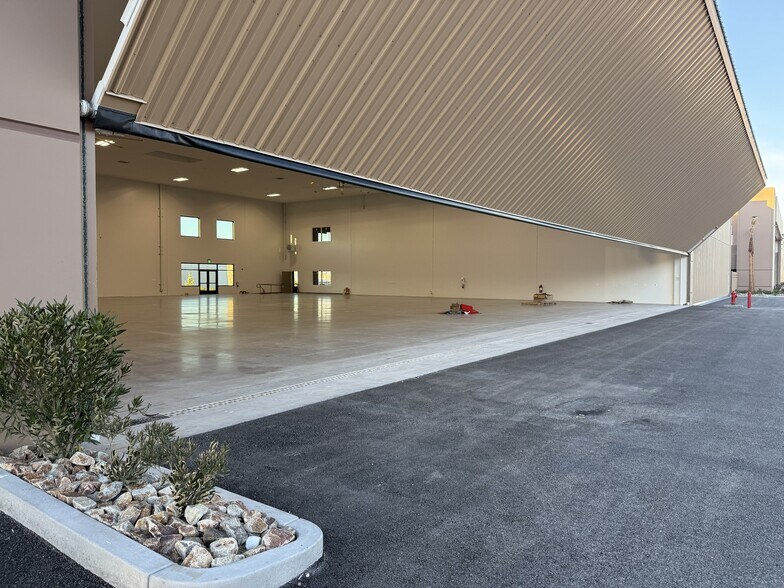More Photos Of 1180 - 1300 JetStar Ave. Ave, Henderson Airplane Hangar For Lease