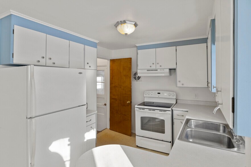 More Photos Of 2900 E Henrietta Rd, Henrietta Office For Sale