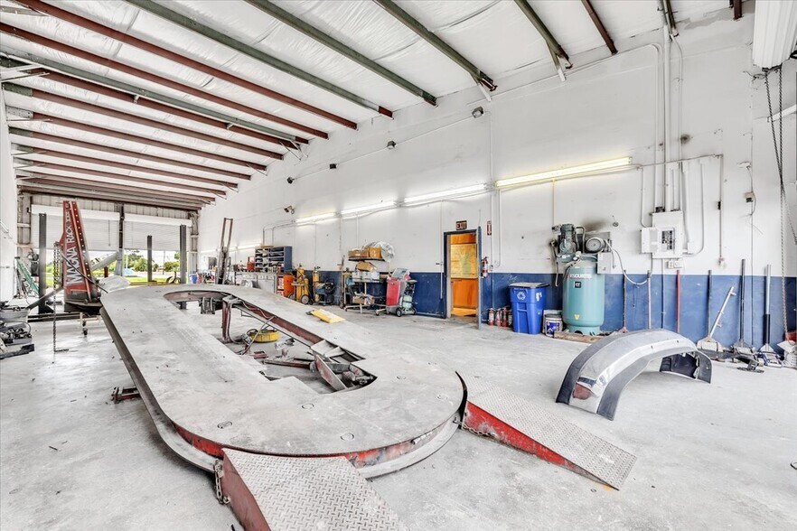 More Photos Of 23415 Janice Ave, Port Charlotte Warehouse For Sale