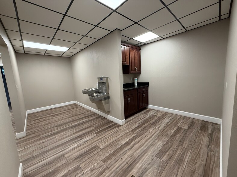 More Photos Of 10421 Montgomery Parkway Loop NE, Albuquerque Medical For Sale