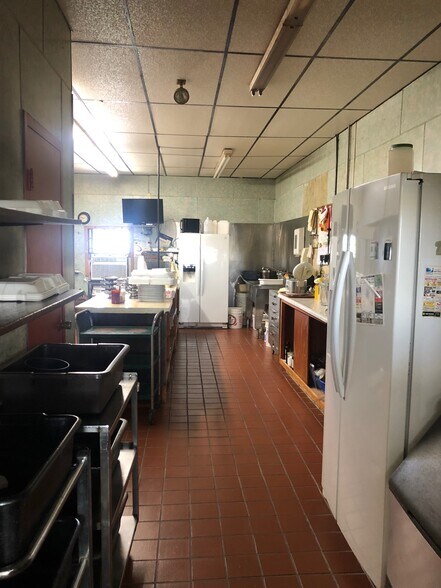 More Photos Of 2001 W Main St, Independence Restaurant For Sale