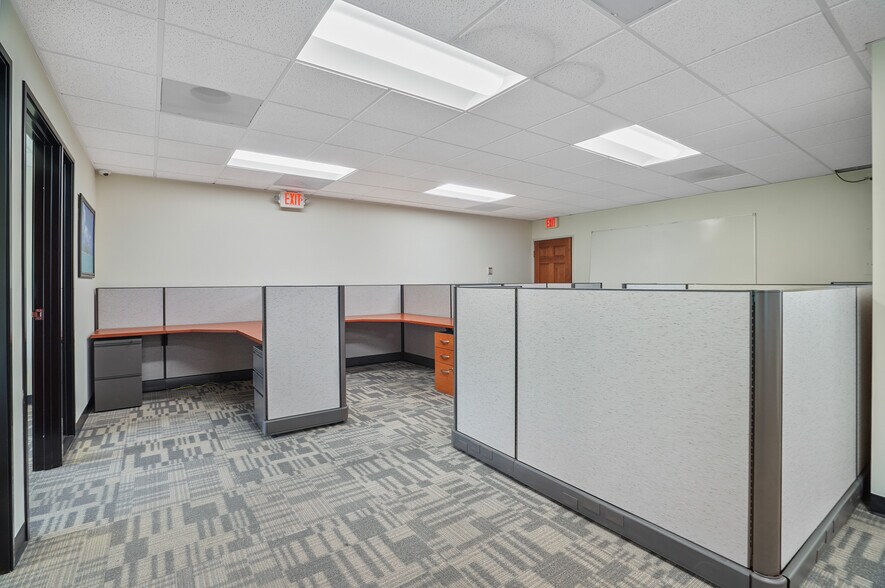 More Photos Of 30423 Canwood St, Agoura Hills Office For Sale