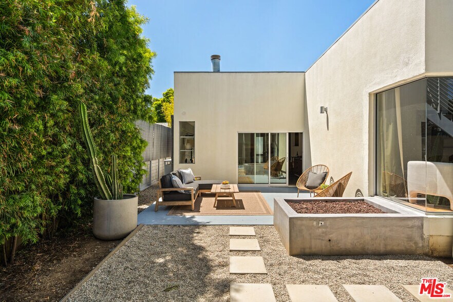 More Photos Of 1076 Palms Blvd, Venice Apartments For Sale