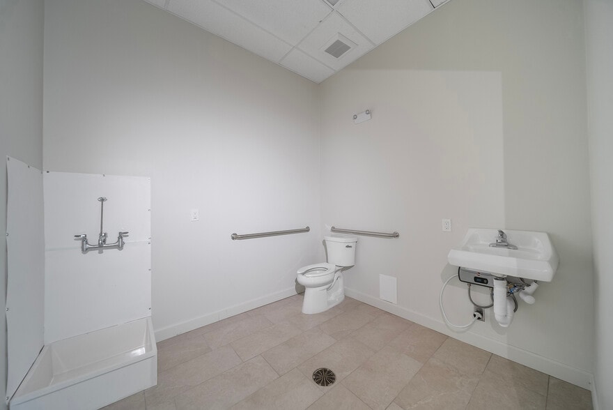 More Photos Of 3976 Destination Dr, Osprey Storefront For Sale