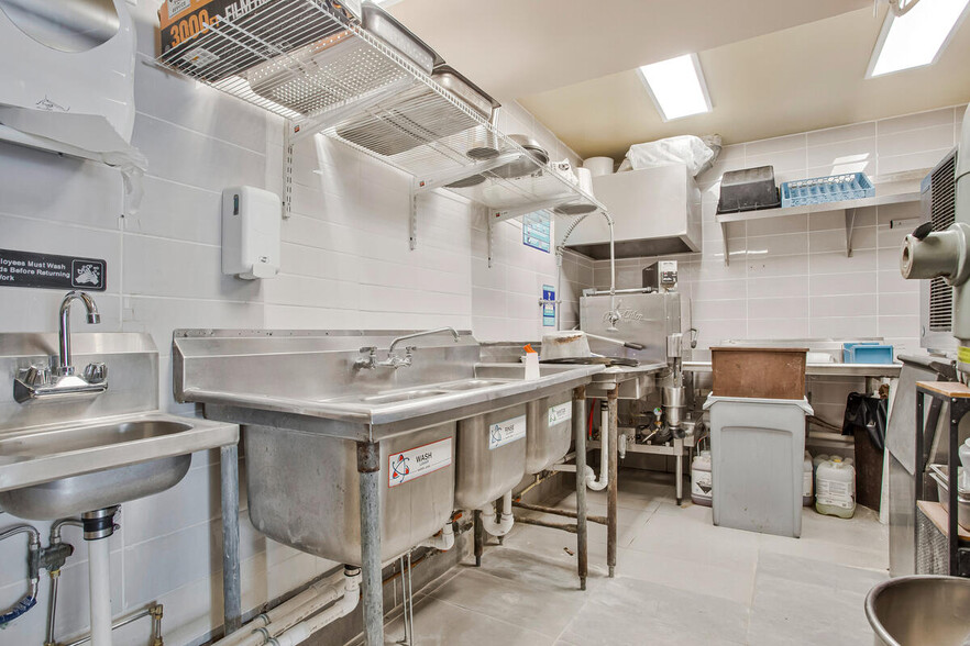 More Photos Of 81 Main St, Annapolis Restaurant For Sale