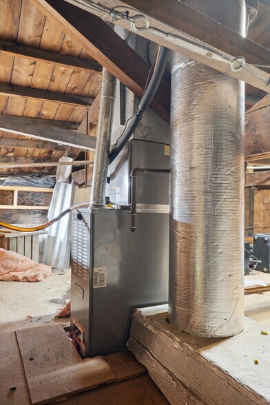 More Photos Of 120 W Mission St, Strawberry Point Office For Sale