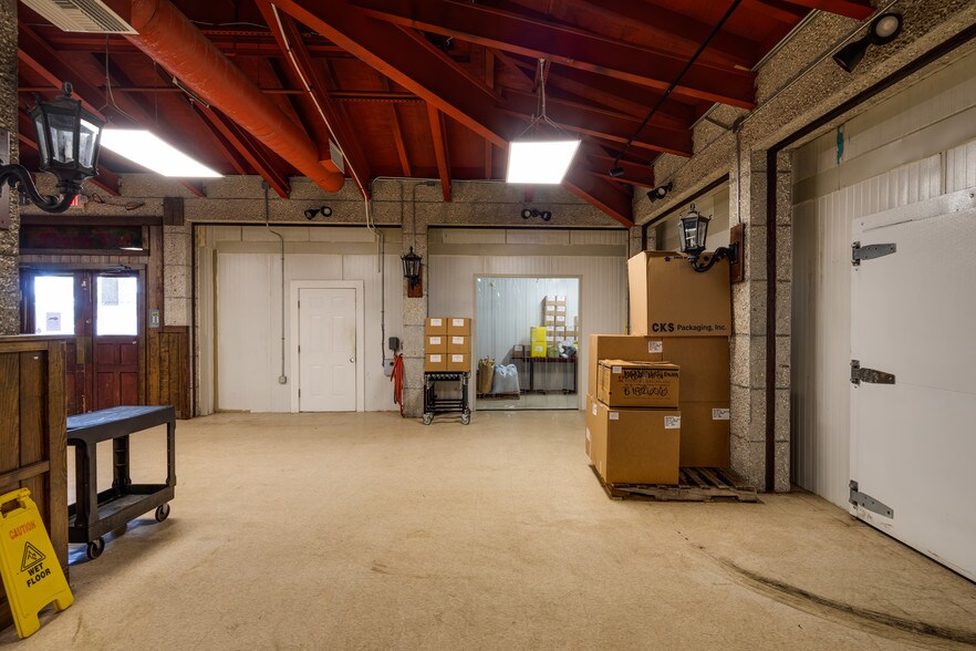 More Photos Of 702 Mall Blvd, Brunswick Supermarket For Sale