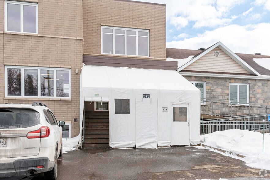 More Photos Of 573 Rue De Bernières, Lévis Medical For Lease